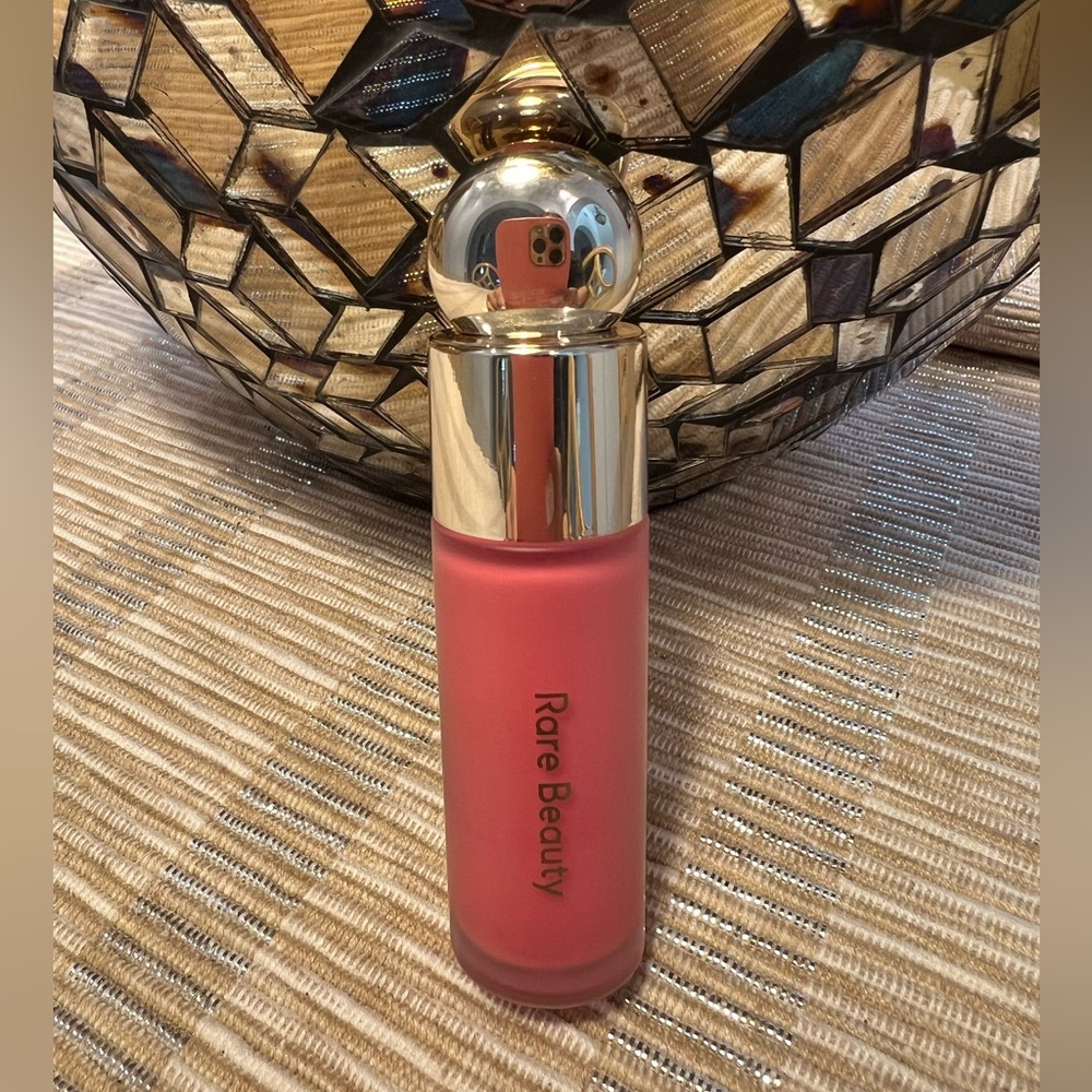 -Rare Beauty. Sotf Pinch Liquid Blush (Happy) 🩷